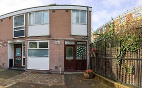 London - 4 Bed - Sleeps 8 - Garden - Pet Friendly